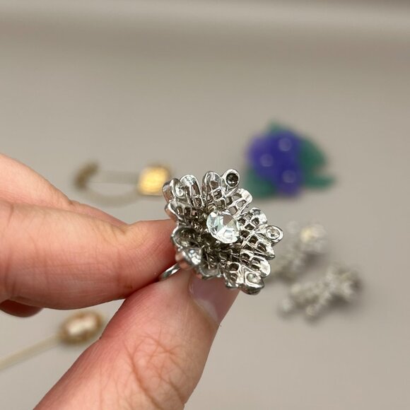 Vintage West Germany Jewelry Lot, 5 Clip-on Earrings - Picture 4 of 12